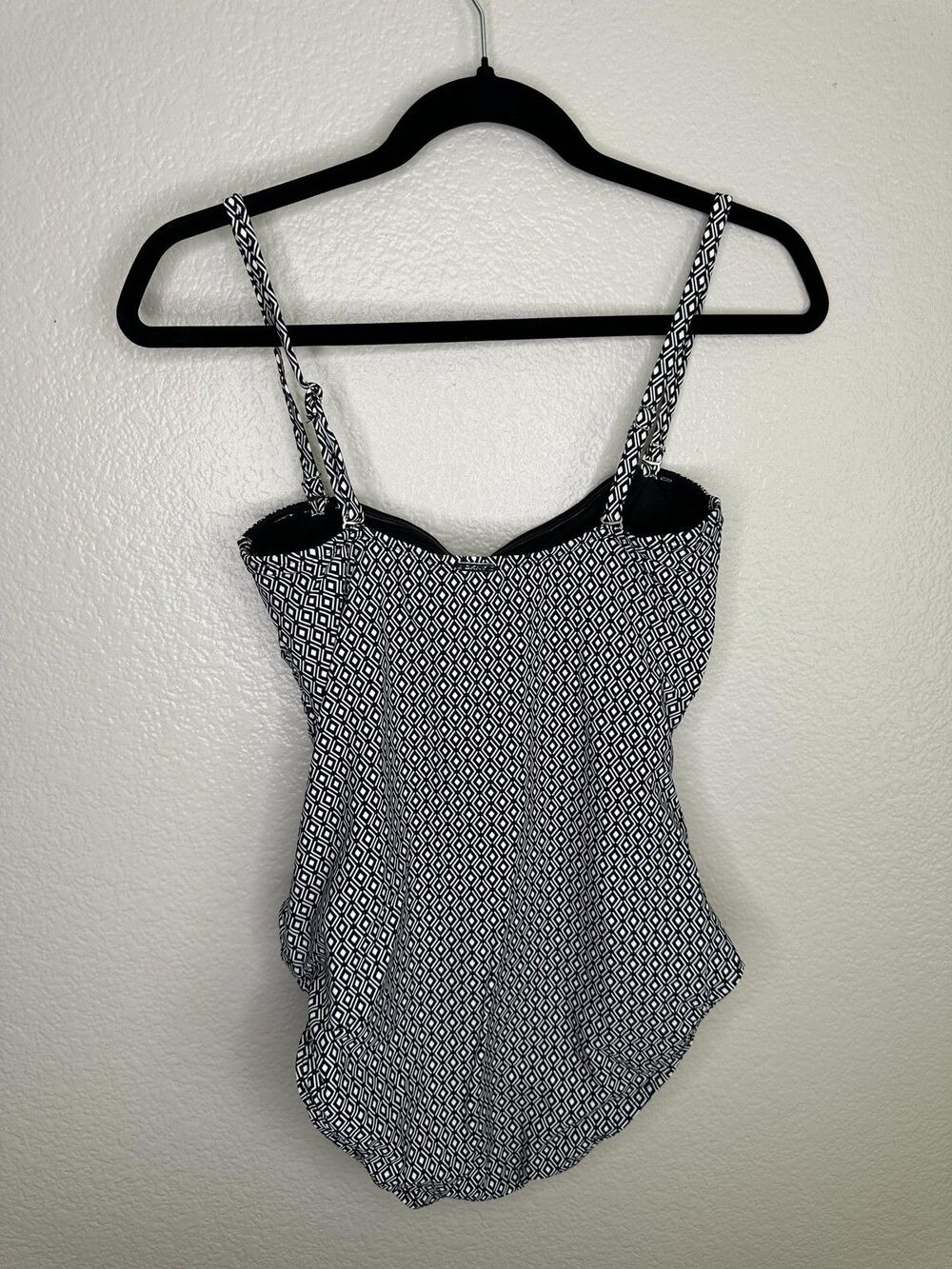 NEW DKNY Swimsuit Womens Medium Black White One Piece Geometric Stretch Ocean - Picture 7 of 7